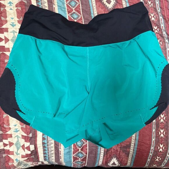 Lululemon Athletica Teal running shorts size 8 - Picture 2 of 4